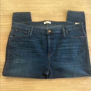 Madewell Jeans with Stretch and Tapered Fit.